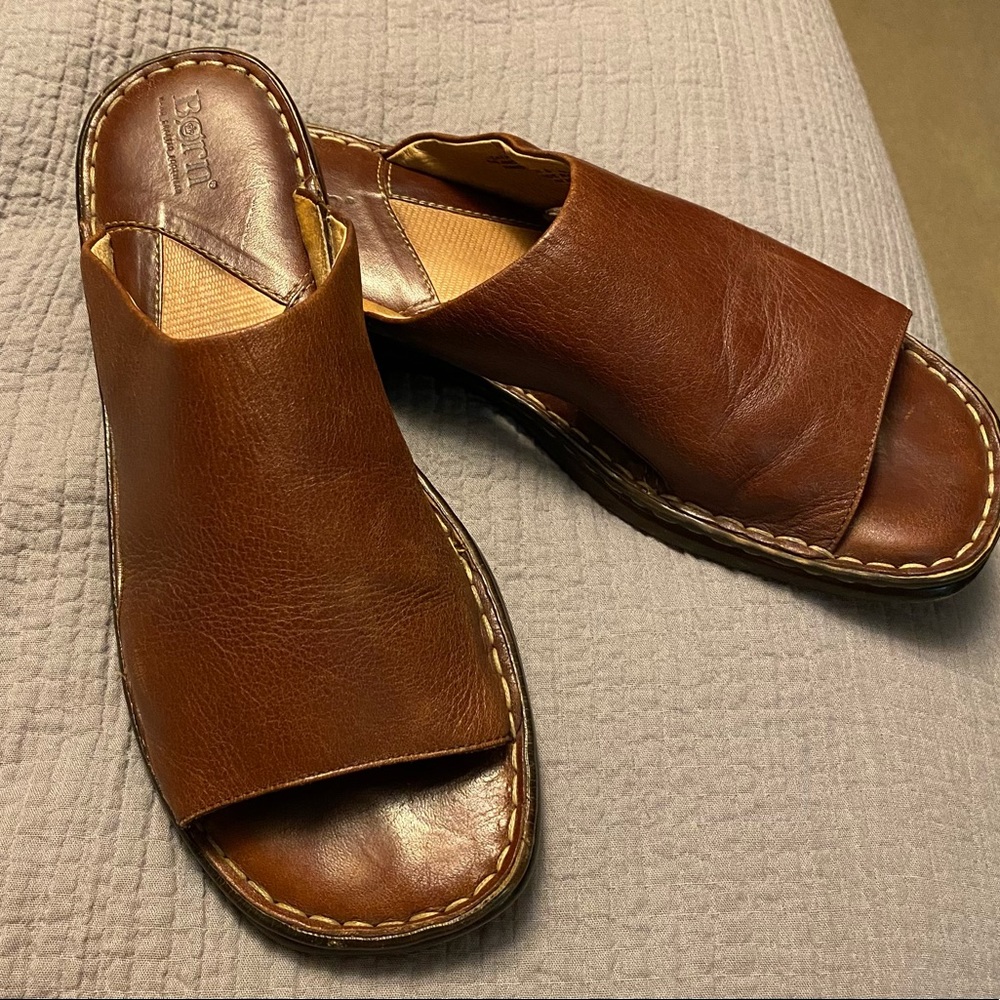 Born Women’s Sandals size 10 (fits more like a 9 or 9 1/2) in brown.